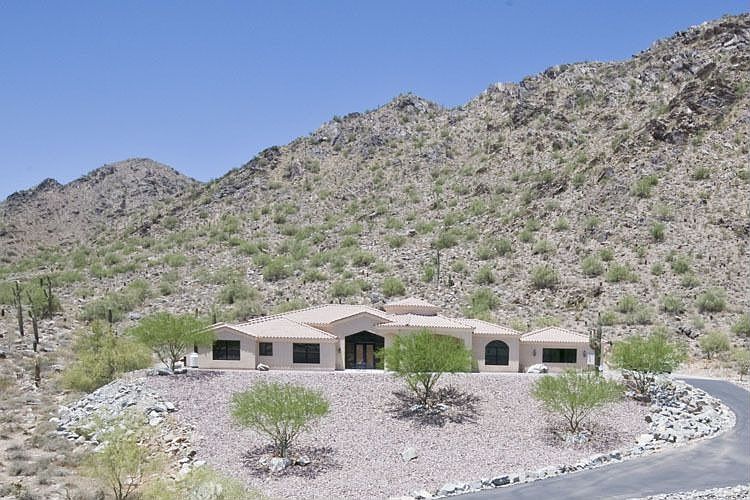 Custom in the San Tan Preserve