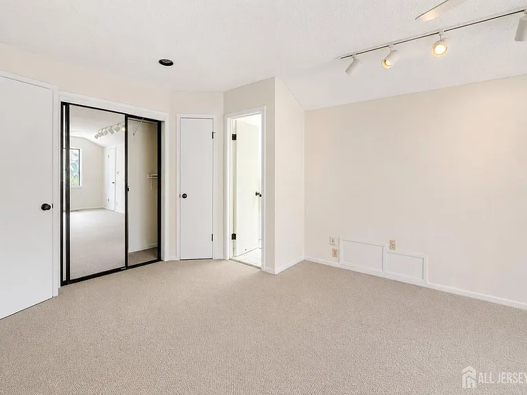 83 Sayre Dr — Photo 12
