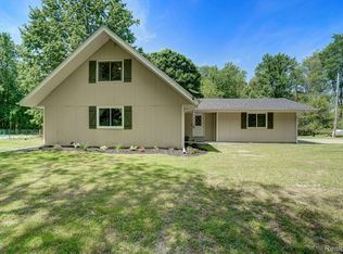 15800 Dutton Rd, Gregory, MI 48137