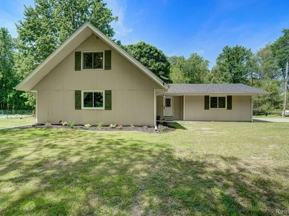 15800 Dutton Rd, Gregory, MI 48137