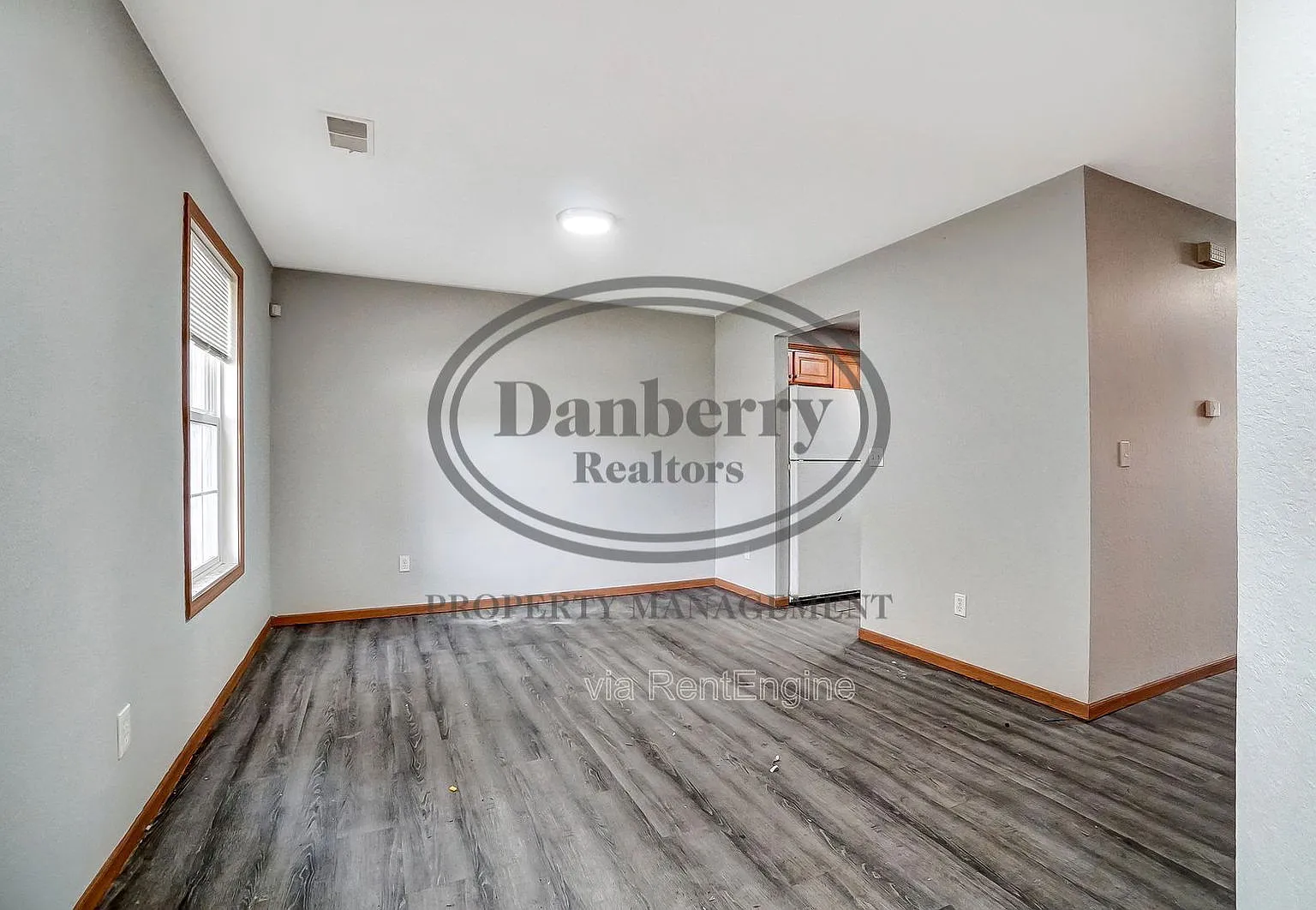 6 bed, 3.5 bath, 2500 sqft, $2,750 — Photo 2