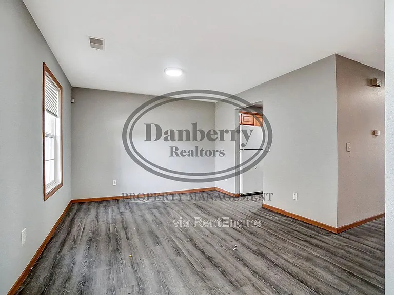 1115 N Byrne Rd — Photo 2