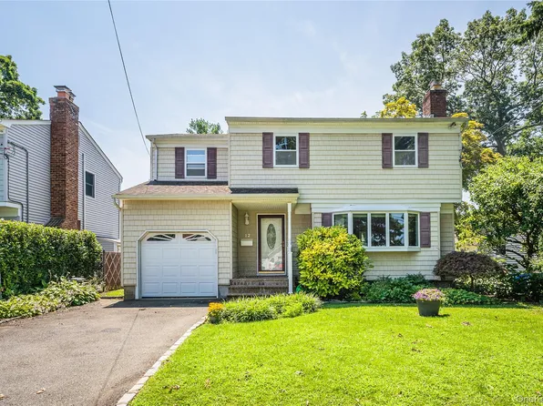 12 Grand Place, East Northport, NY 11731