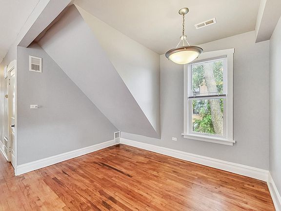 5th image of 4057 N Whipple St Unit 2