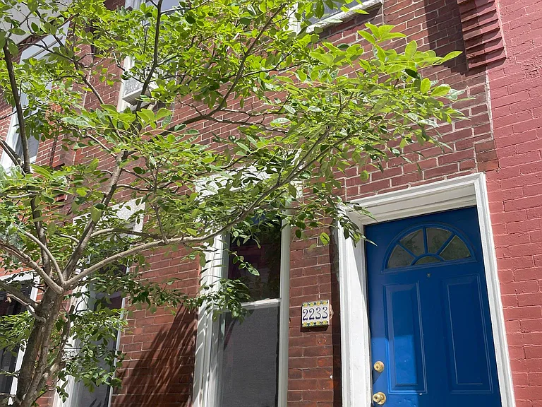 2233 Sears St — Photo 1