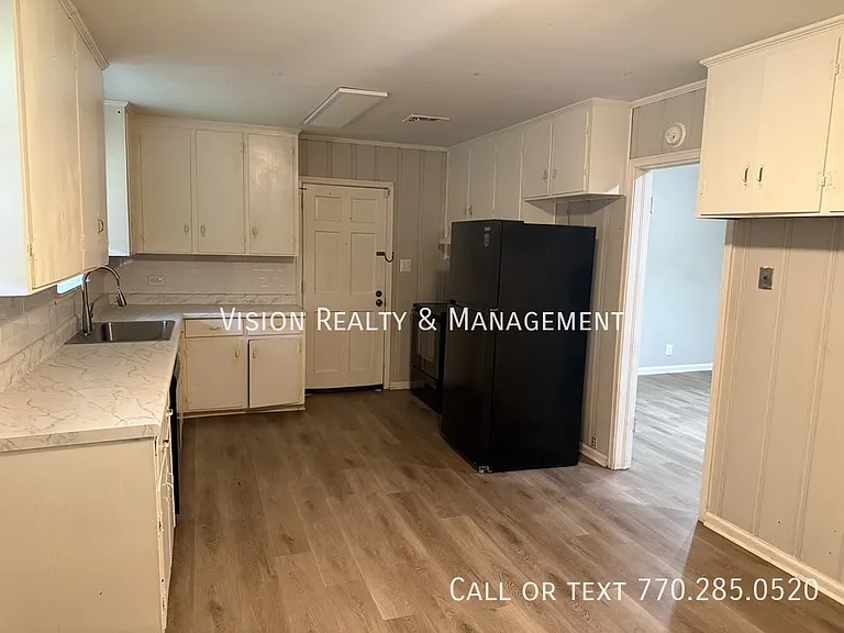 133 Salem Dr — Photo 1