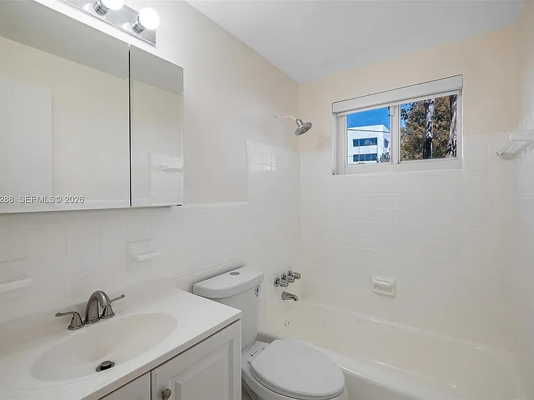 428 Collins Ave #7 — Photo 11