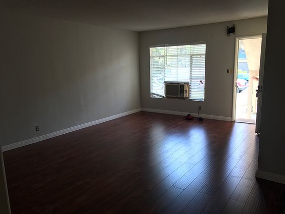 5th image of 12109 Emelita St