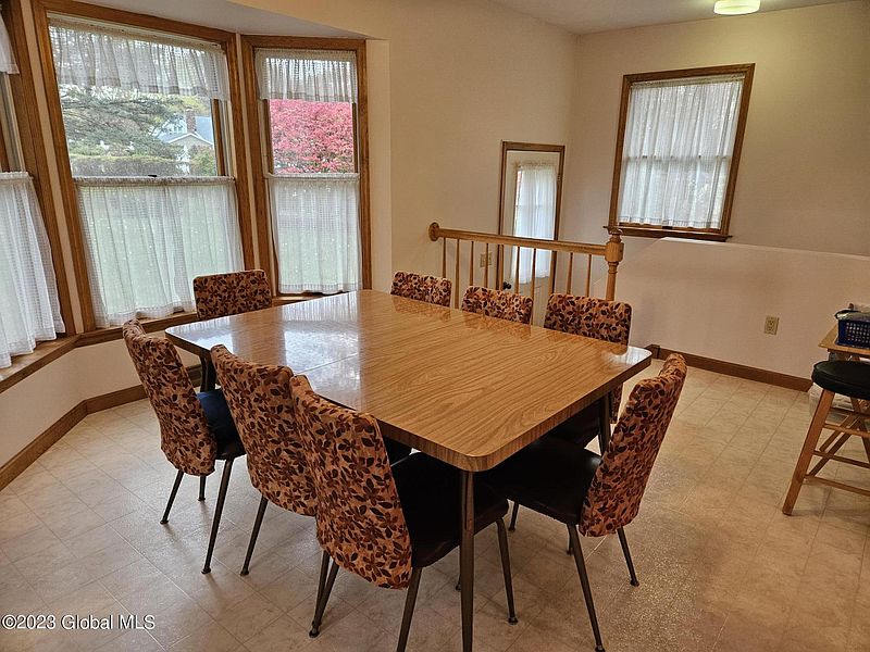 4th image of 41 Oakwood Drive
