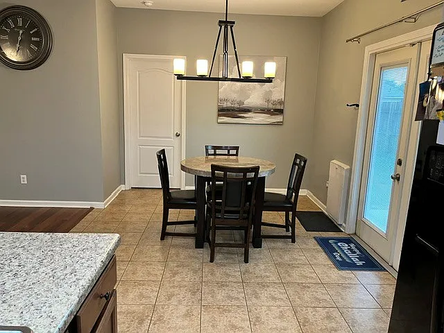 3 bed, 1589 sqft, $1,900 — Photo 4