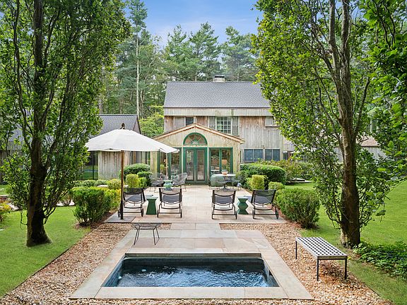 2nd image of 5 White Pine Rd