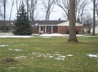 1319 E McKenzie Rd, Greenfield, IN 46140