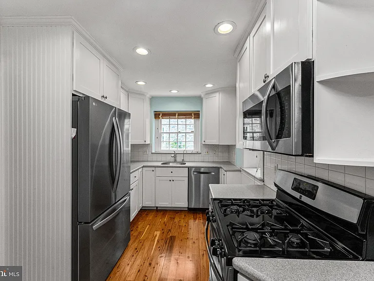 471 Athens Ave — Photo 18
