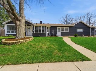 101 Hickory Dr, Carpentersville, IL