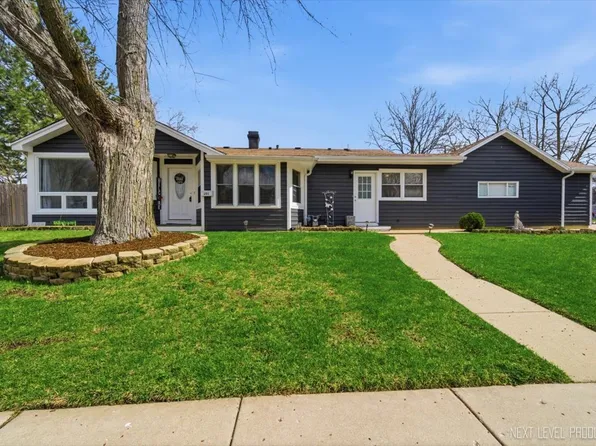 101 Hickory Dr, Carpentersville, IL 60110