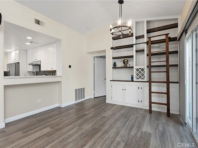 230 California Ct — Photo 12