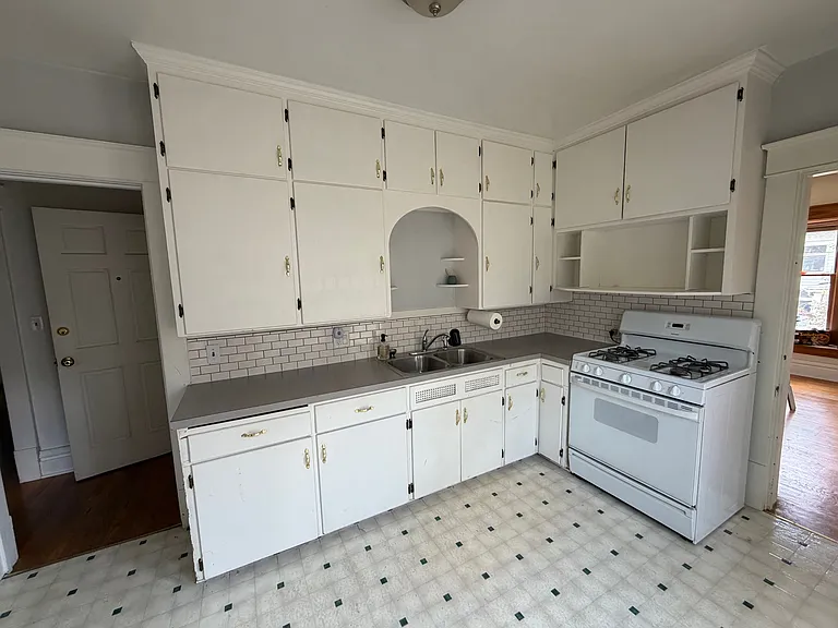 611 Parkwood St NE #2 — Photo 2