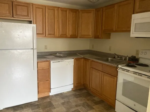 28 Dinan Dr APT 9, Gardner, MA 01440