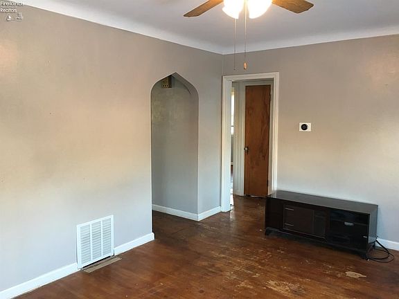 4th image of 108 Schiller Ave