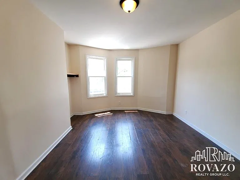 448-449 Avon Ave #2A — Photo 8