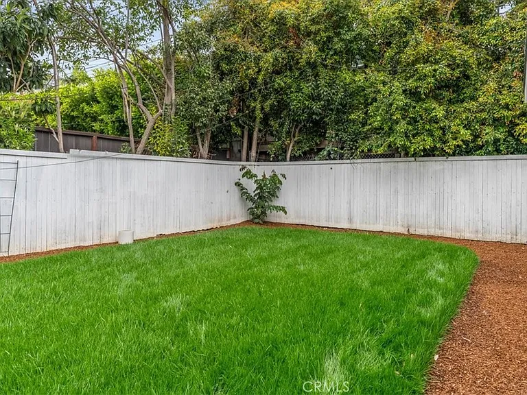 1320 Thayer Ave — Photo 30