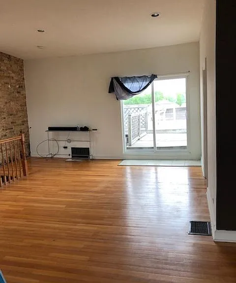 1942 W Division St #3F — Photo 2