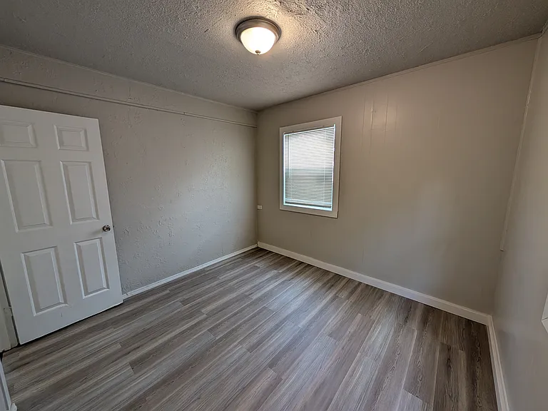 1930 Lana Ave NE — Photo 15