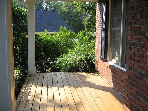 2nd image of 611 Creekbank Ct