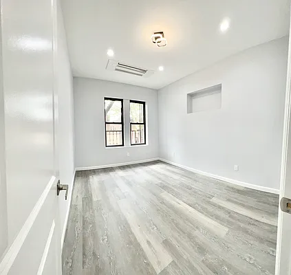 Rented by EastMount Realty LLC | media 7