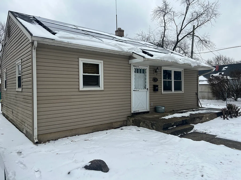 222 Earl Ave photo 1