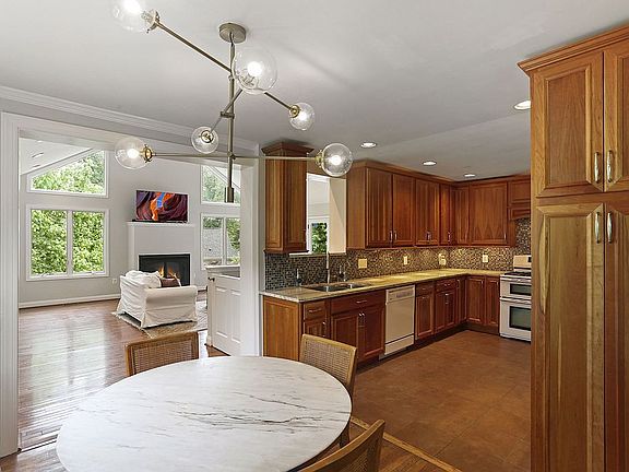 5th image of 7300 Woodley Pl