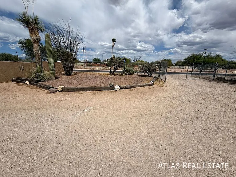 1932 S Campbell Ave — Photo 38