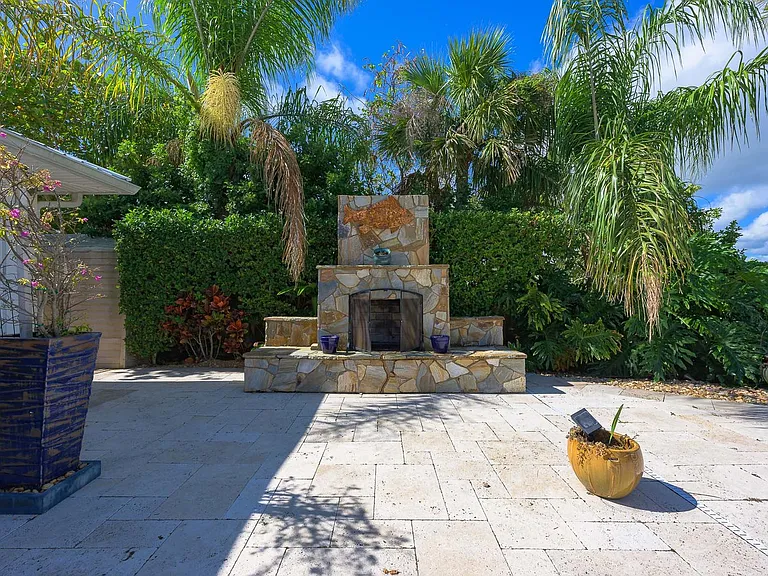 1130 John Anderson Dr — Photo 35