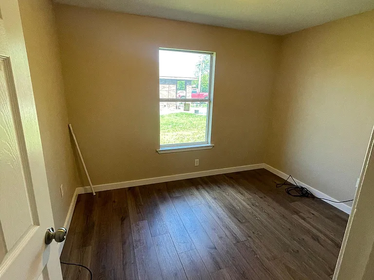 951 W Elm St — Photo 10