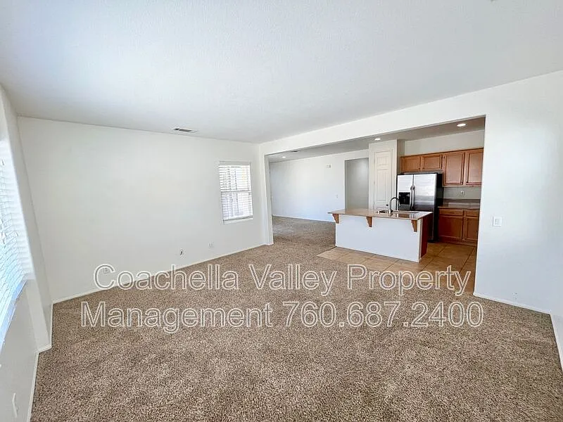 4 bed, 3.0 bath, 2000 sqft, $2,695 — Photo 3