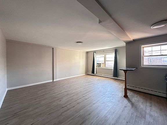 3rd image of 36 Duncan Ave #7JE