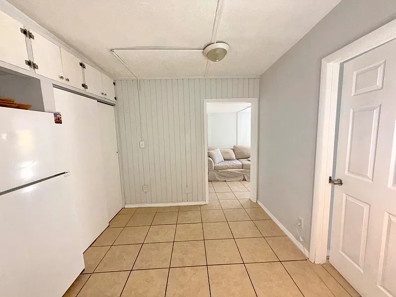 2 bed, 1.0 bath, 700 sqft, $1,300 — Photo 3