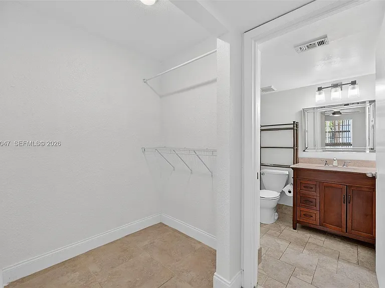 2841 N Oakland Forest Dr #110 — Photo 15