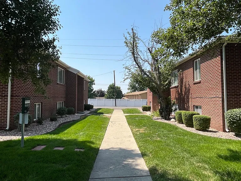 943-971 Chapel Dr — Photo 49