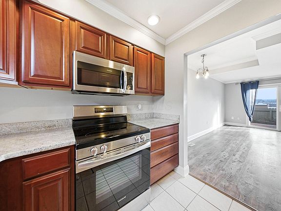 3rd image of 1371 Bluff Ave #A