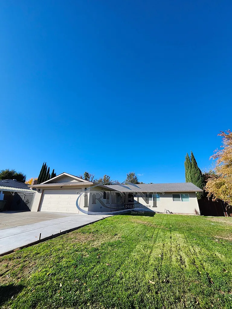 1223 Crest Dr photo 1