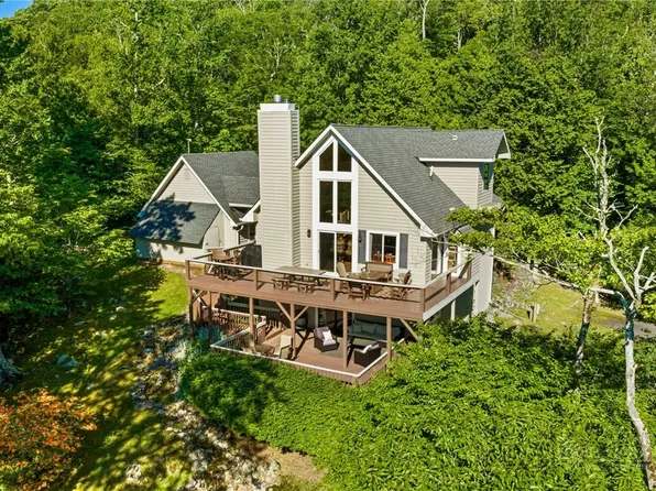 569 Shelter Rock Circle, Sugar Mountain, NC 28604
