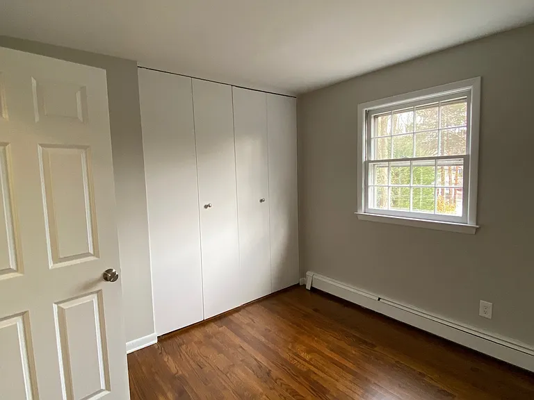 135 Millport Ave — Photo 8