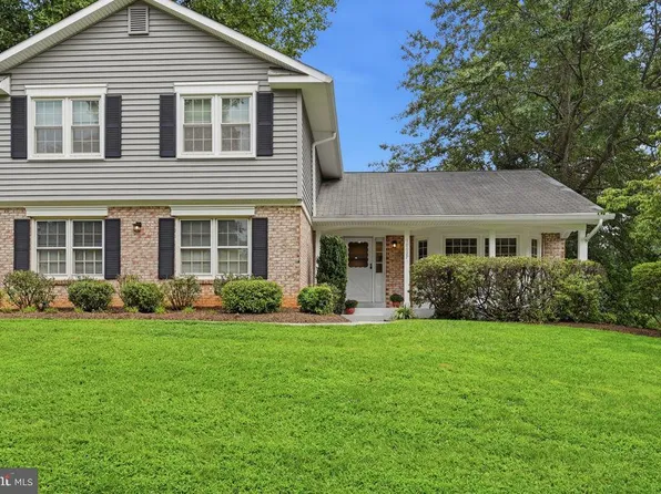 10027 Glenoak Ct, Vienna, VA 22181