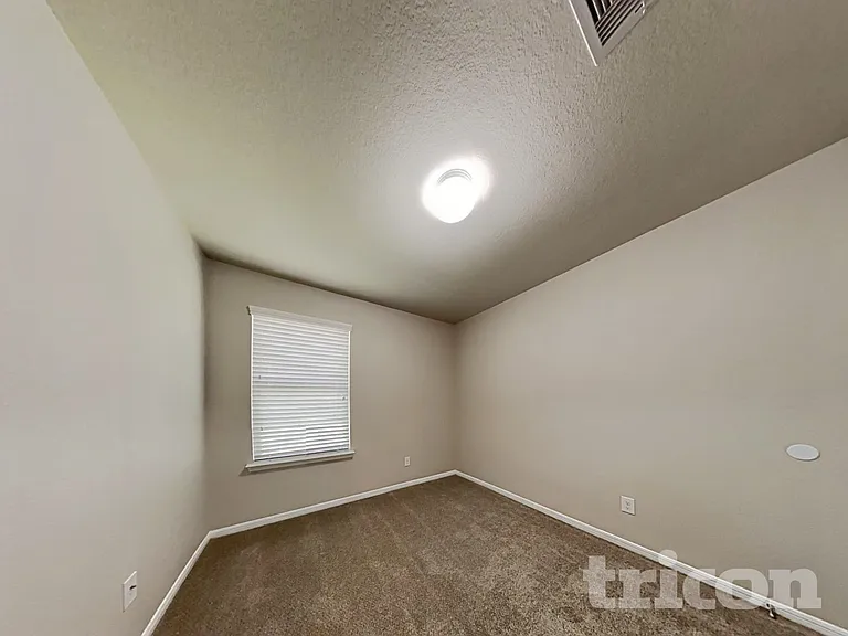 423 Ashley Falls Ln — Photo 8