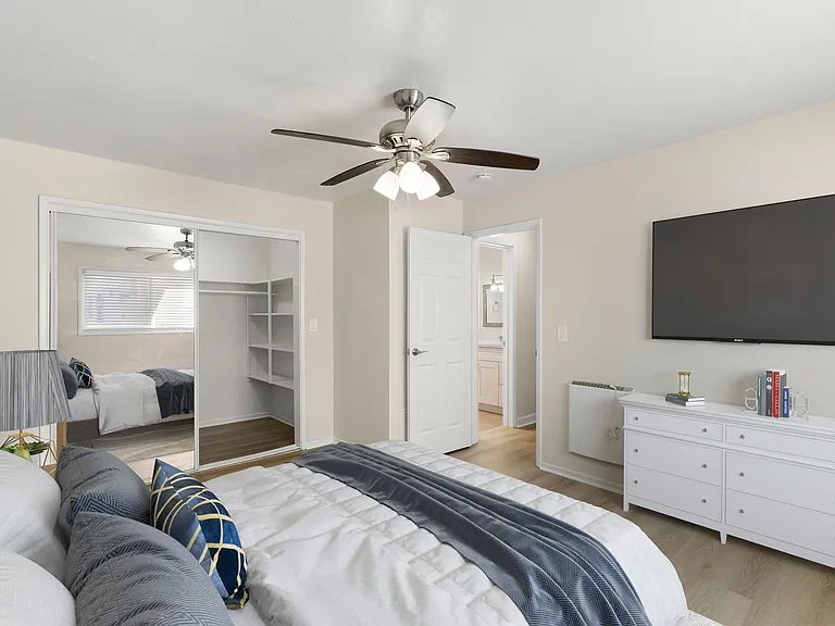 Melrose Manor Apartments - Riverside, CA — Photo 8