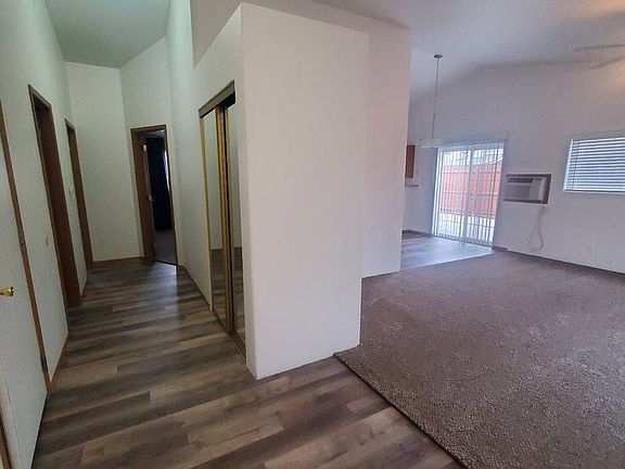 3rd image of 1008 S Evergreen Dr