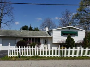 7 Marshall Dr E, New Windsor, NY 12553