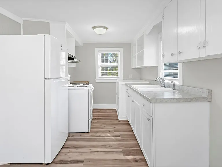 203 Augusta St — Photo 11