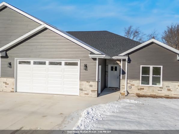 208 W National Ave, Brillion, WI 54110